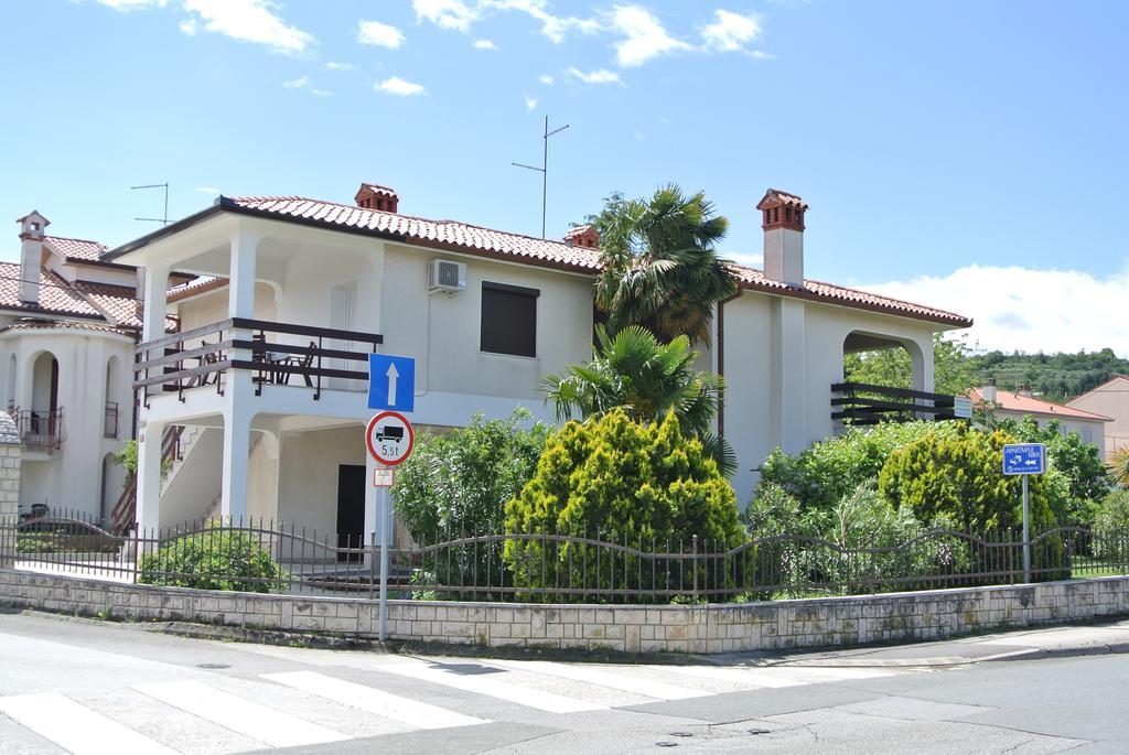 Apartmaji Nika Izola Exterior foto
